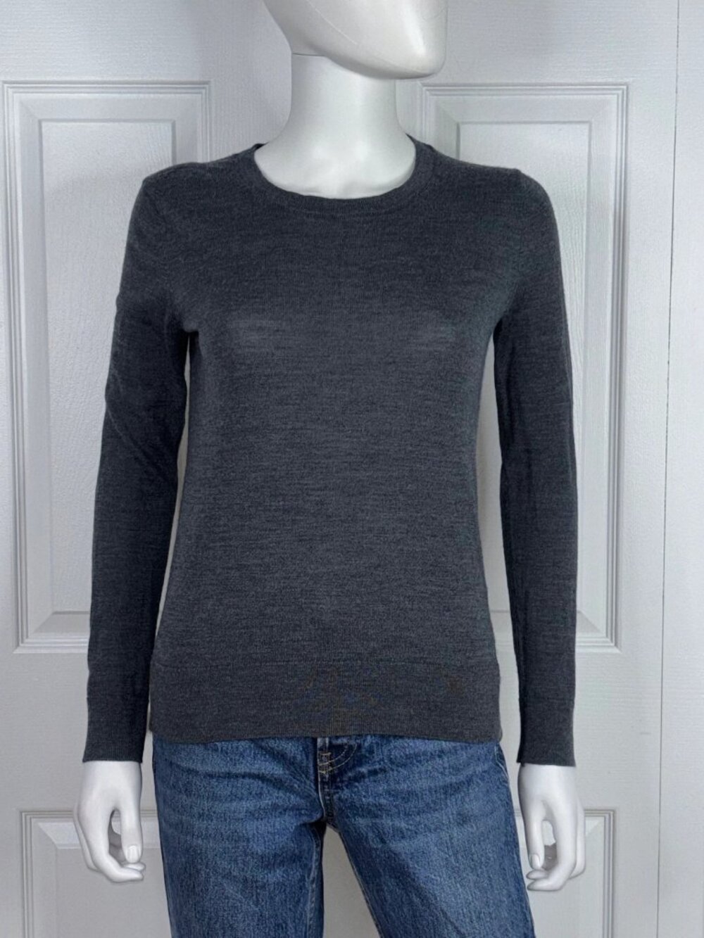 GAP women's merino extra fine crew neck knit sweater small